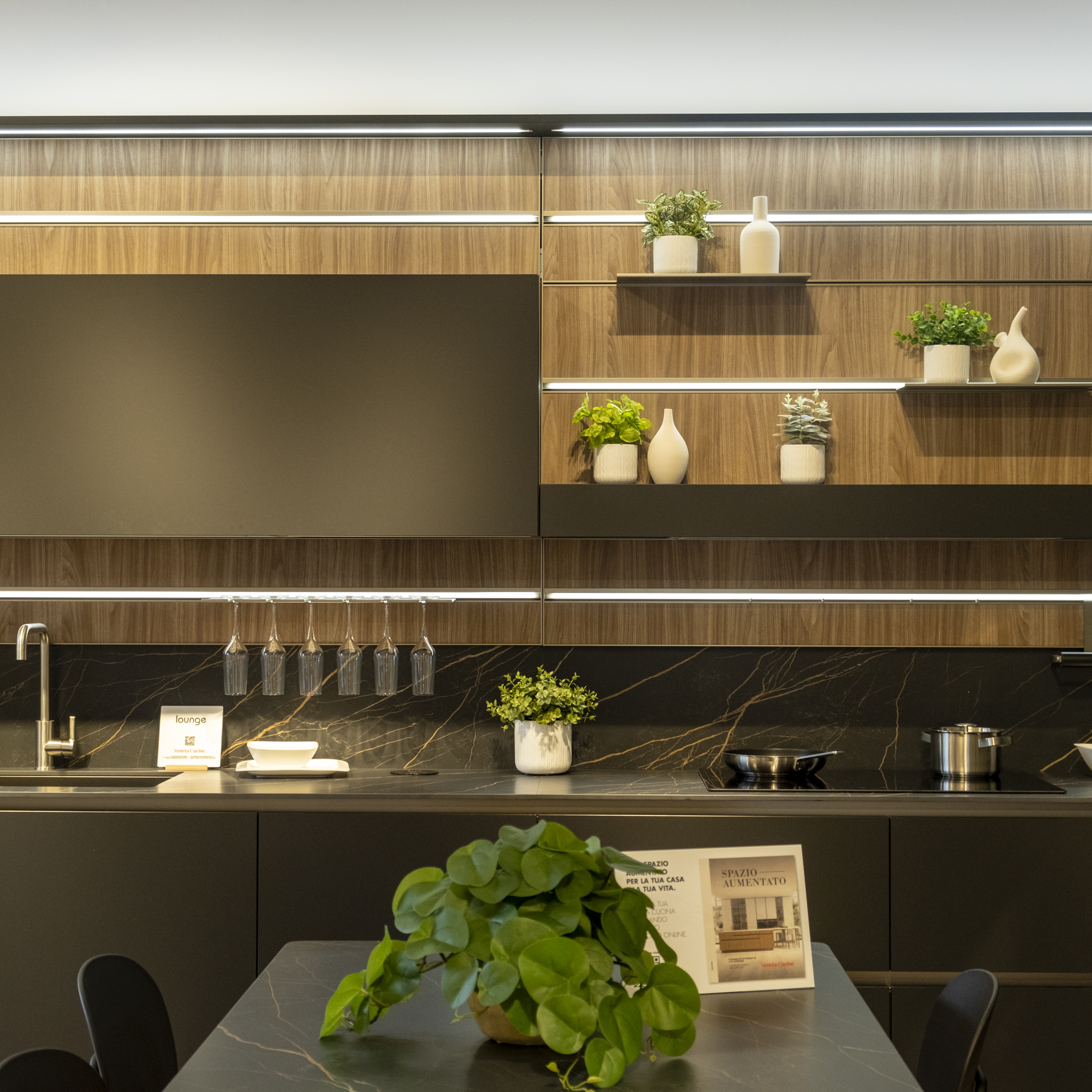 Showroom 82